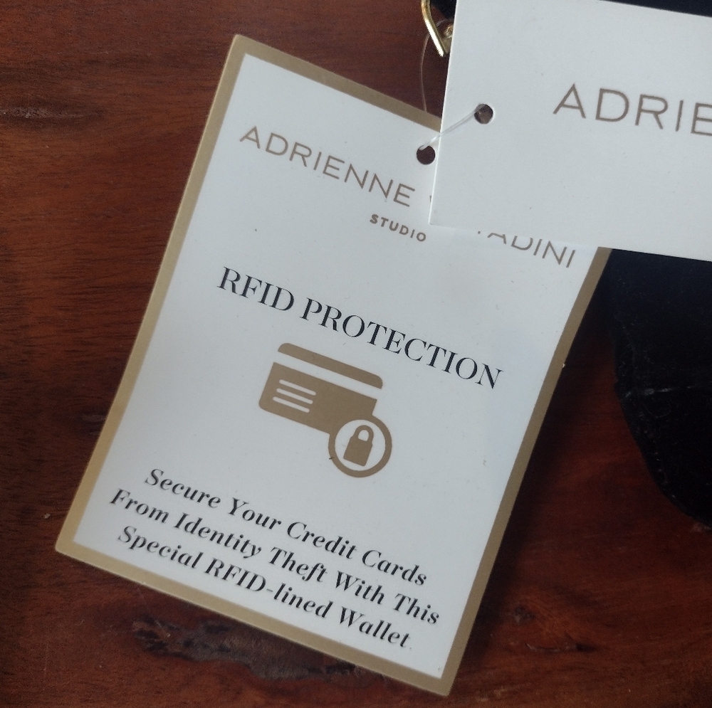 NWT Adrienne Vittadini Black Quilted Velvet Two Zip Pocket Wristlet - Picture 3 of 8